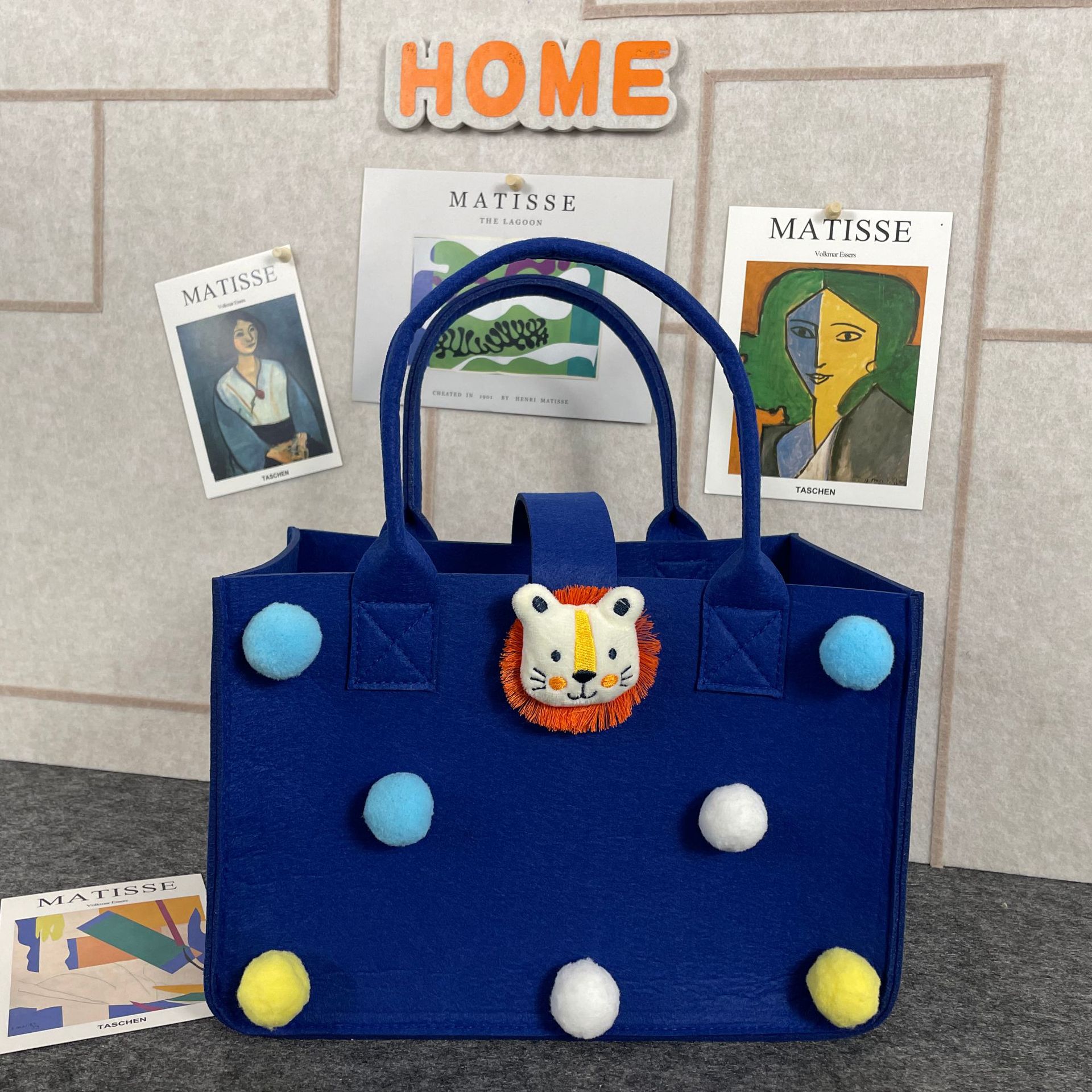 Picture of Felt Bag Custom Accompanying Gift Cartoon Felt Handbag One-year-old Hundred-day Banquet Handmade Felt Handbag Gift Bag