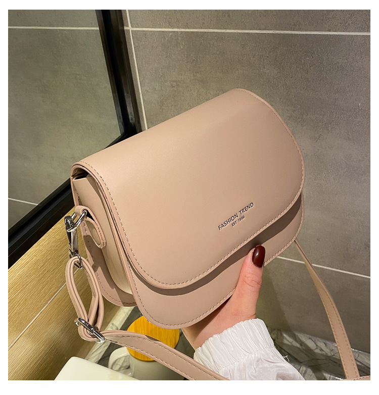 Picture of Fashionable and Simple Single Shoulder Small Bag for Women 2023 Spring New Trendyy Fashion Single Shoulder Crossbody Bag Simple Small Square Bag