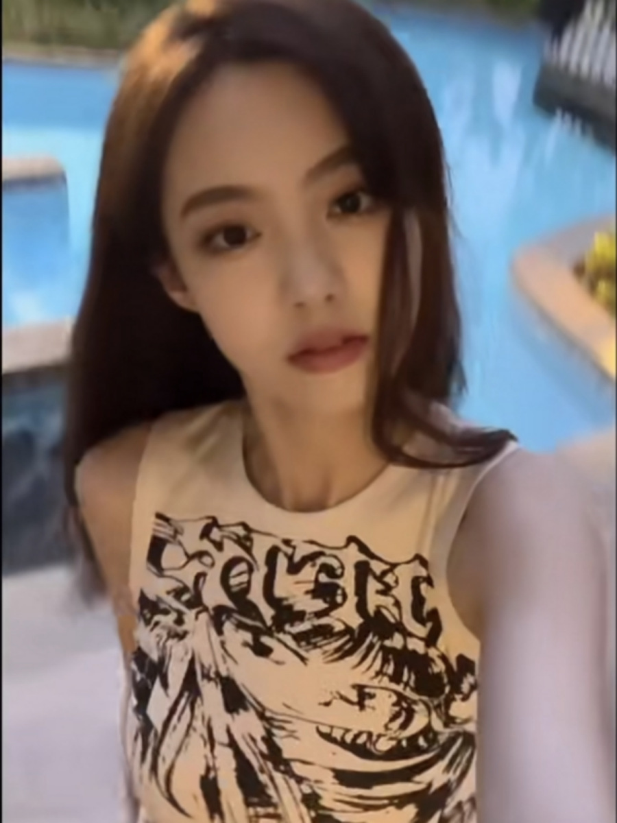 Picture of 2025 Summer Sexy Style Retro Printed I-Shaped Vest Suspender Women's Sweet and Spicy Outer Wear Navel-Baring Sleeveless Short Vest