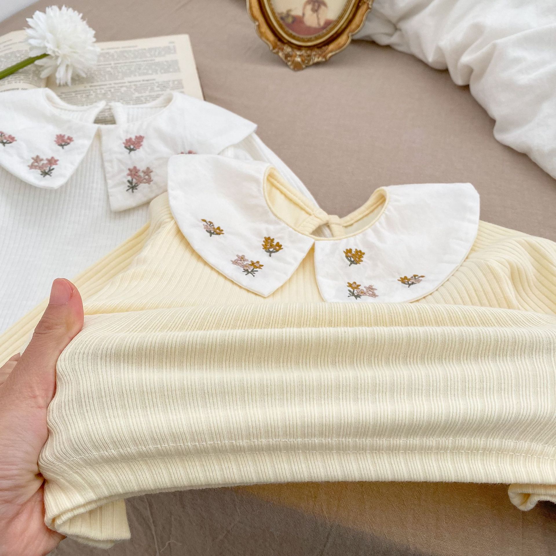 Picture of Ins2025 Baby Girl Thin Bottoming Shirt Cotton Embroidered Collar Baby Doll Shirt Infant Long-Sleeved T-Shirt Inner Top