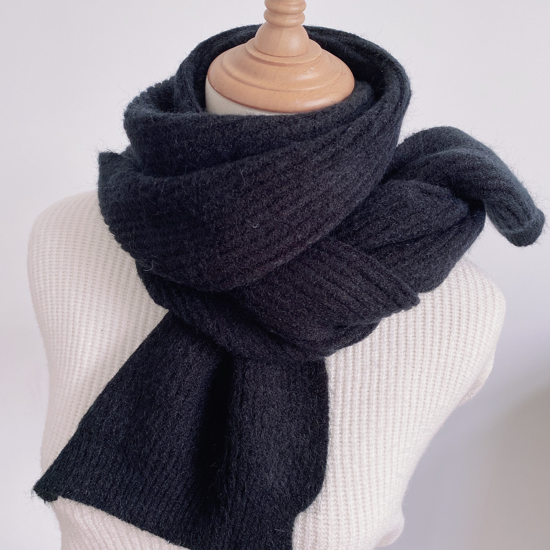 Picture of K-Style 2024 New Scarf for Women in Winter, Versatile Soft and Warm Knitted Thickeneded Ins Student Couple Scarf Trend