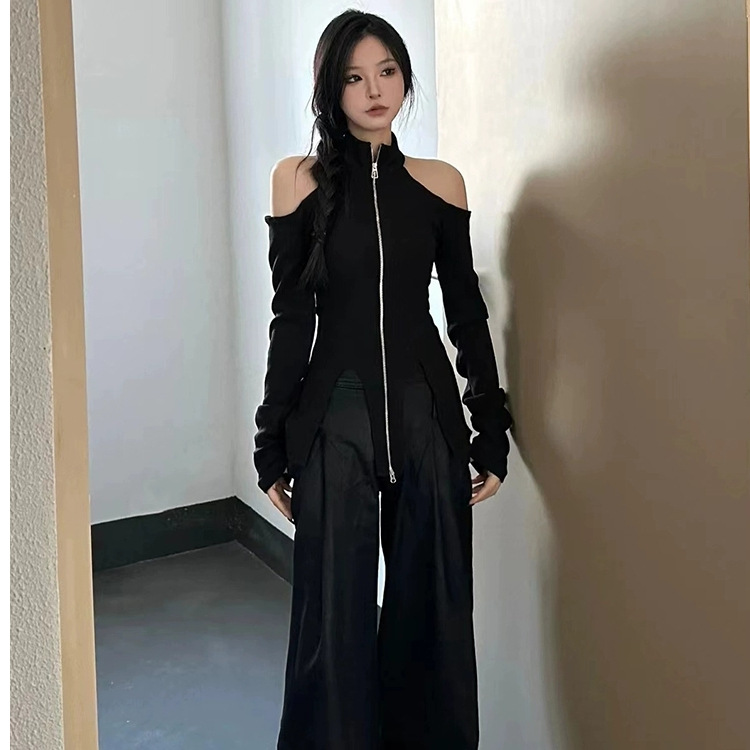 American Pure Dark Punk Style Halterneck Off-Shoulder Top for Women in Autumn, Cool and Chic Cut Out Knitwear