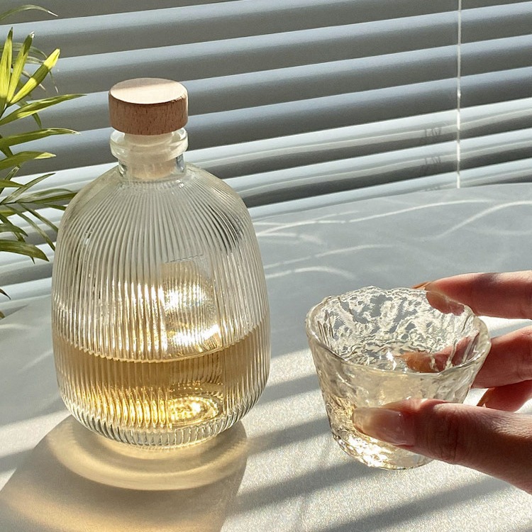 Picture of Lengcui glass bottle vertical stripe glass homemade fruit wine bottle small wine bottle oven sub-packaging container coffee bottle wholesale