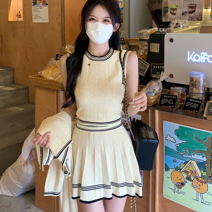 Gentle Little Fragrant Style Knitted Vest Cardigan Short Skirt suit Women's Autumn Cardigan Pleated Vest Skirt Three-piece Set