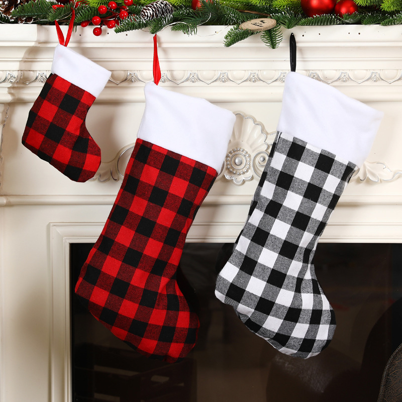 Christmas Decorations Red and Black Linen Plaid Plush Edge Christmas Stocking Hanging Gifts Bag Gift Bag Candy Bag Pendant