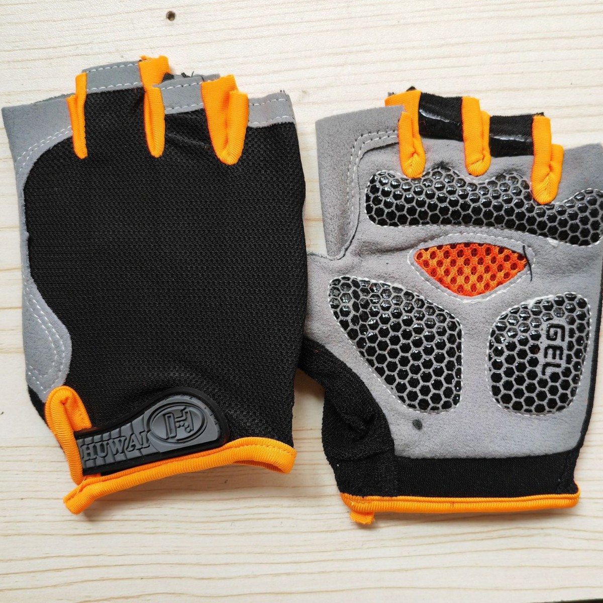 Outdoor Cycling Sports Half-finger Gloves for Men and Women Mountaineering Fitness Yoga Driving Non-slip Shock-absorbing Finger-leaking Mesh Breathable