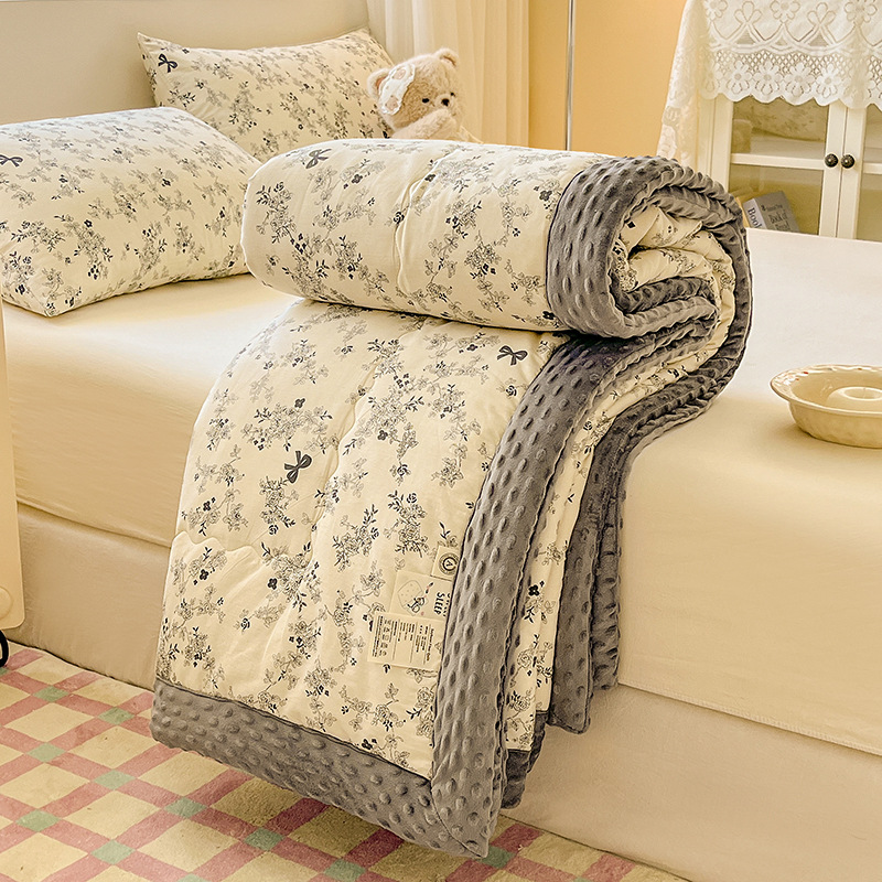 Picture of Class A cotton pea quilt household skin-friendly single double spring and autumn quilt thickened warm winter quilt thin air conditioning quilt wholesale