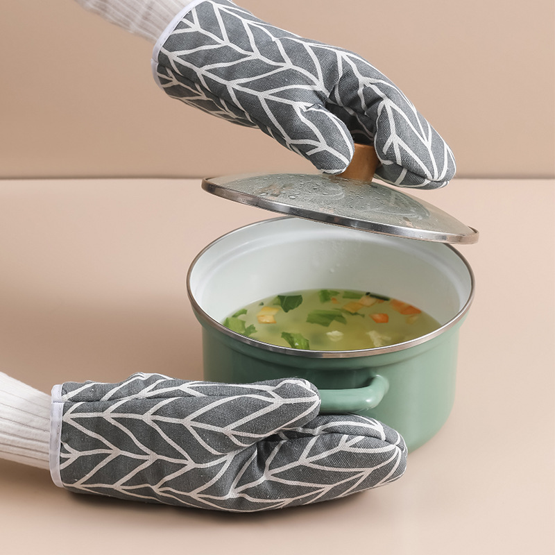 Picture of Kitchen Microwave Oven Heat Insulating Gloves Thickened Plaid Anti-scalding Anti-heat Gloves High Temperature Baking Cotton and Linen Oven Gloves