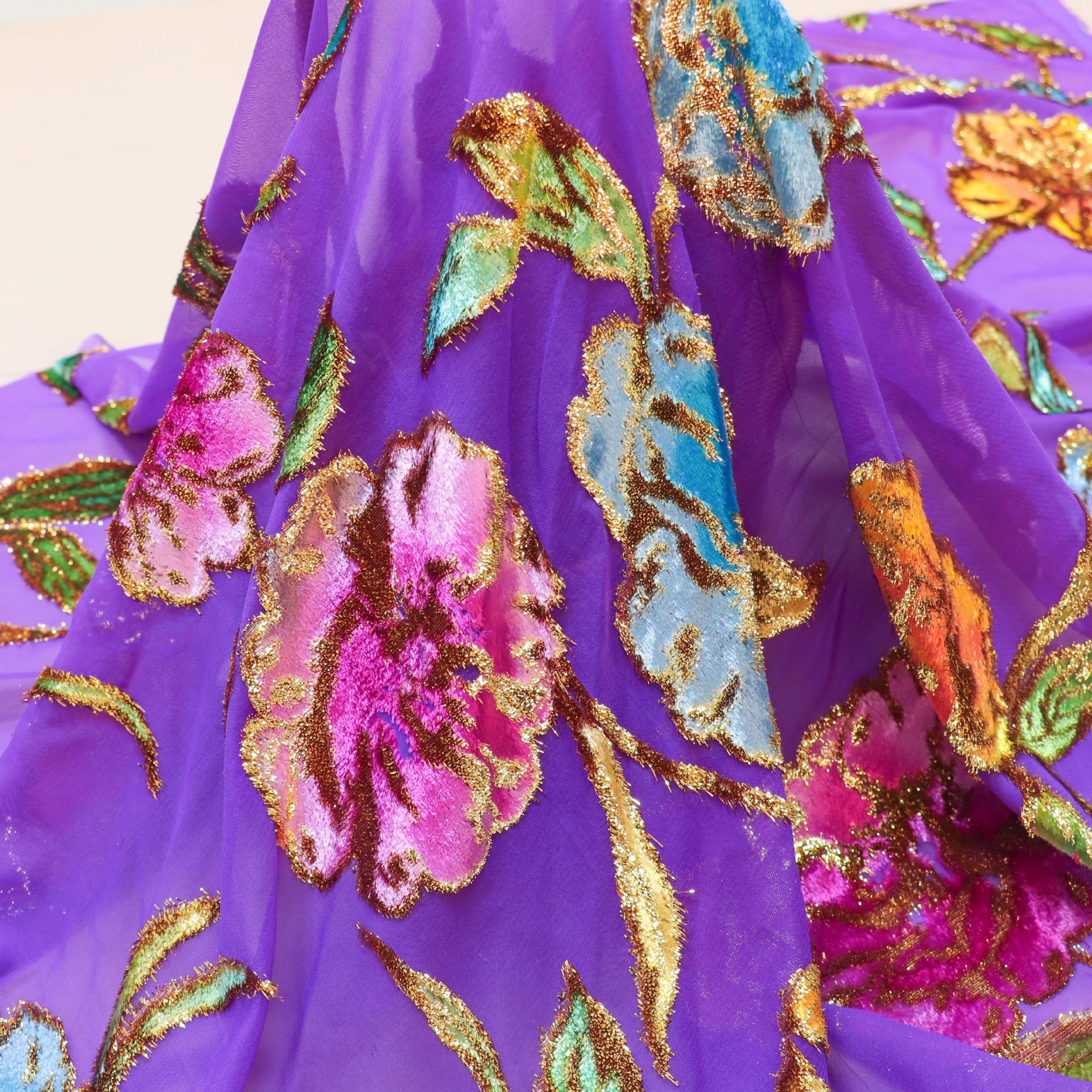 Picture of Factory Wholesale Direct Sales Woven Velvet Jacquard Positioning Hand-Painted Fabric High-Definition Dress Dress Cheongsam Fabric