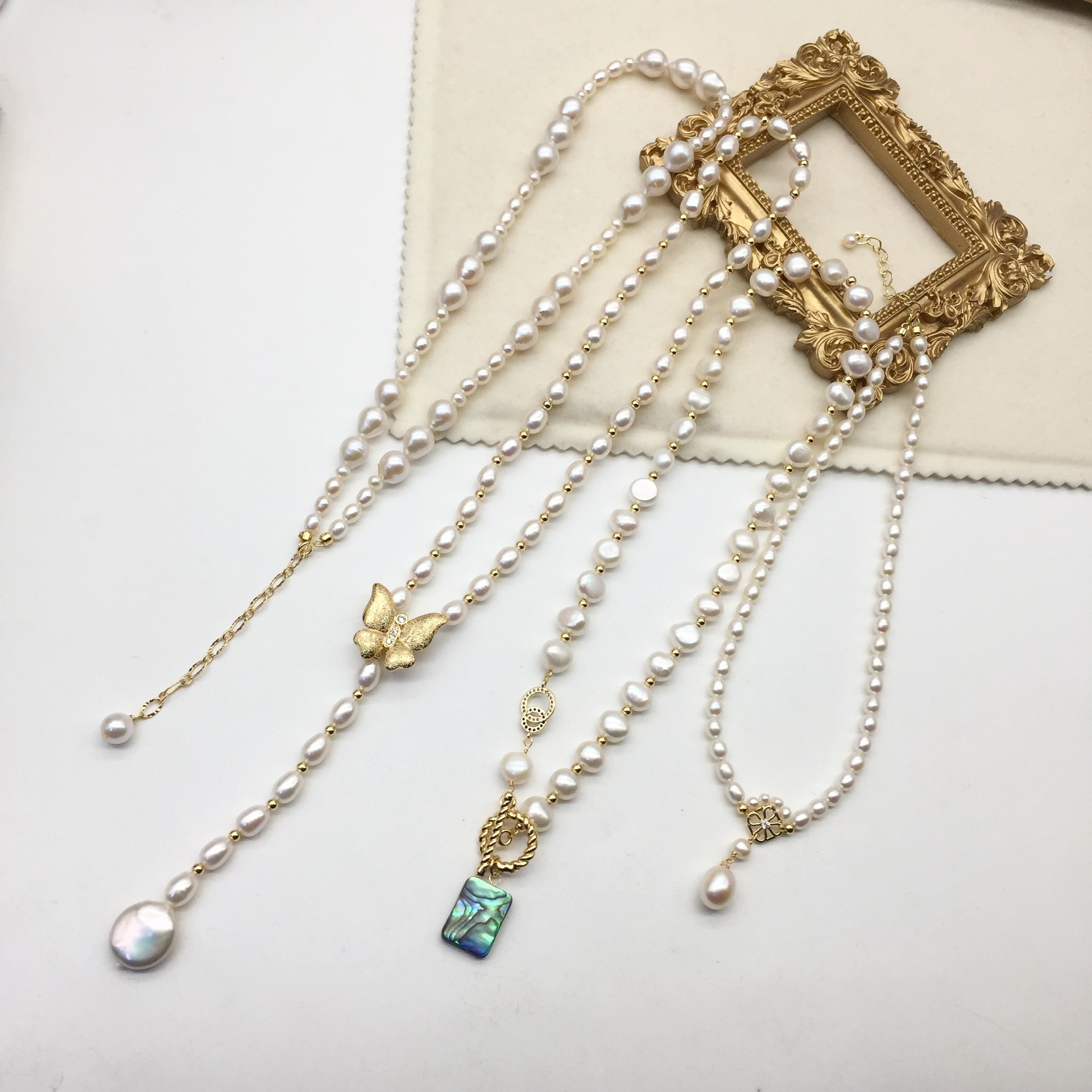 Across the three seasons of fashionable fine net Red Love butterfly tian Ran freshwater baroque pearl clavicle chain necklace