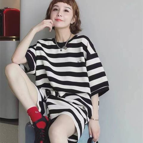 Picture of Large Size Fashionable Striped Embroidered Short-sleeved Top Two-piece Set Women's Casual Loose Slimming High Waist Wide-leg Shorts Set