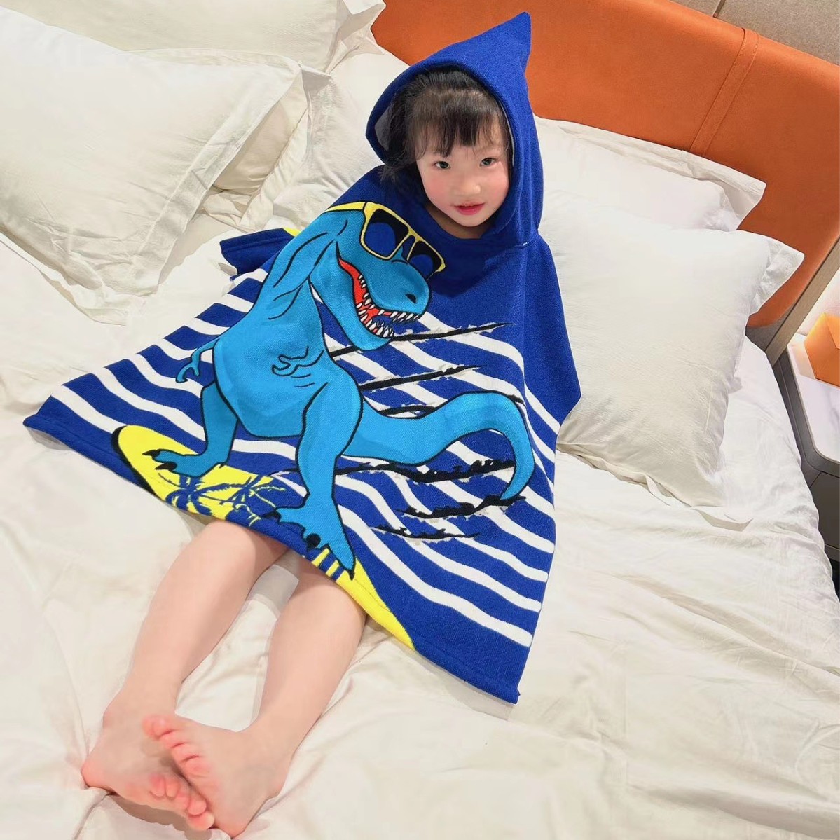 Picture of Cute Cartoon Children's Bath Towel Cloak Soft Skin-friendly Hair-free Bath Water Absorbent Quick-drying Wearing Baby Bath Towel