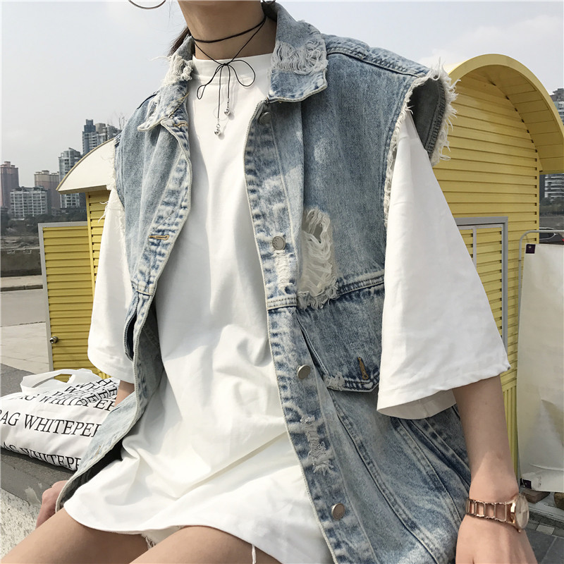 Picture of 2024 Spring and Summer New Style Washed Large Hole Nostalgic Color Retro Beard Edge Distressed Denim Vest Women's Loose Jacket Trendy
