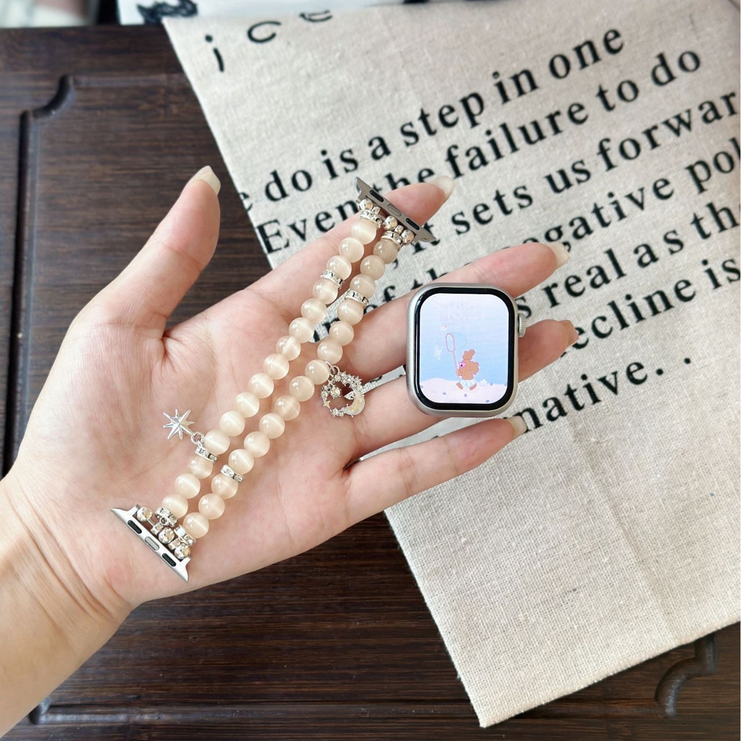 For Apple Apple iwatchSE9/8Ultra7 Generation 654321 Watch with Opalite Beaded Strap for Women