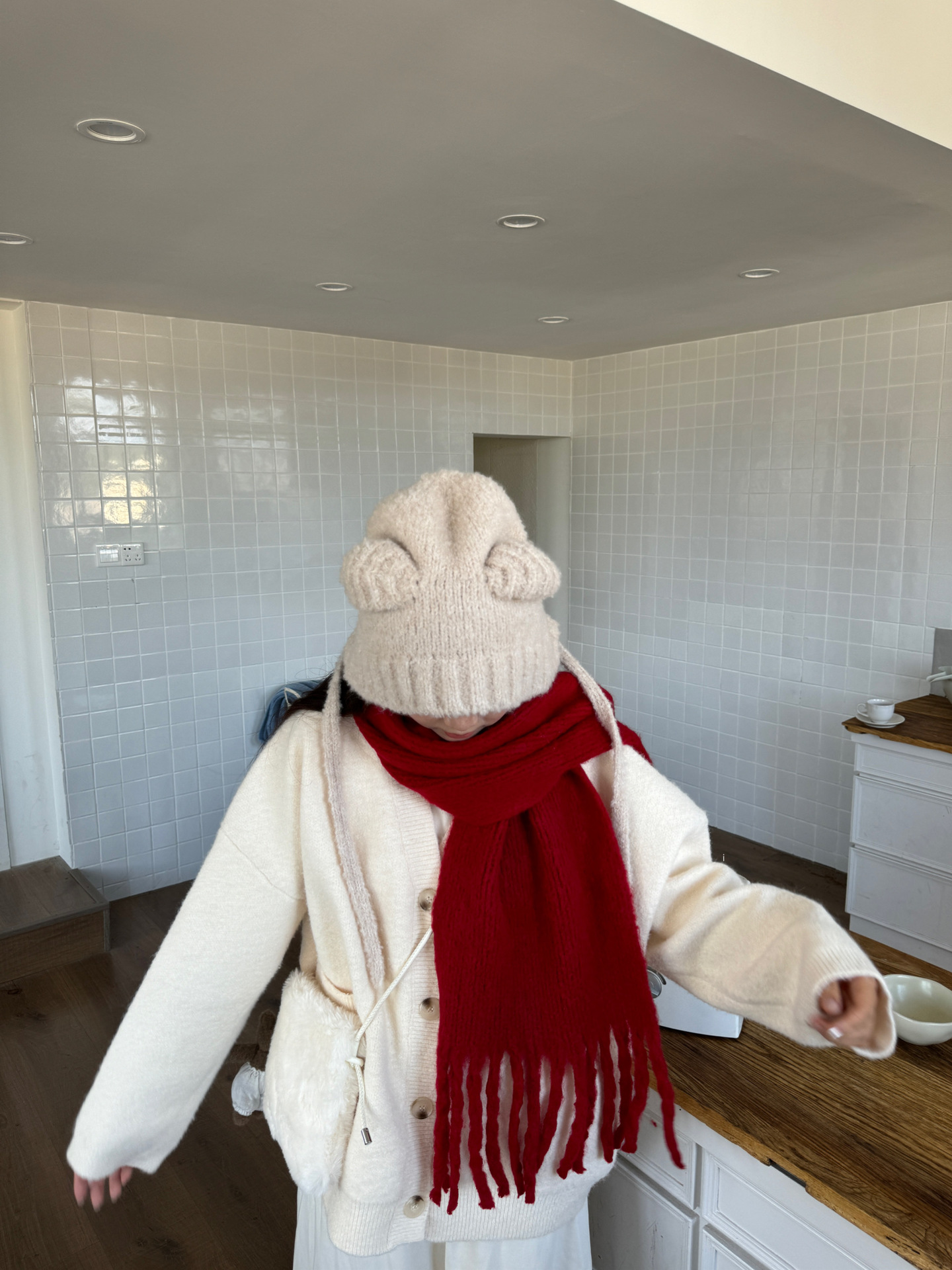 Picture of Korean Drama Ernie Red Scarf Women's Winter Korean Style Christmas Knitted 2024 New Thick Warm Scarf