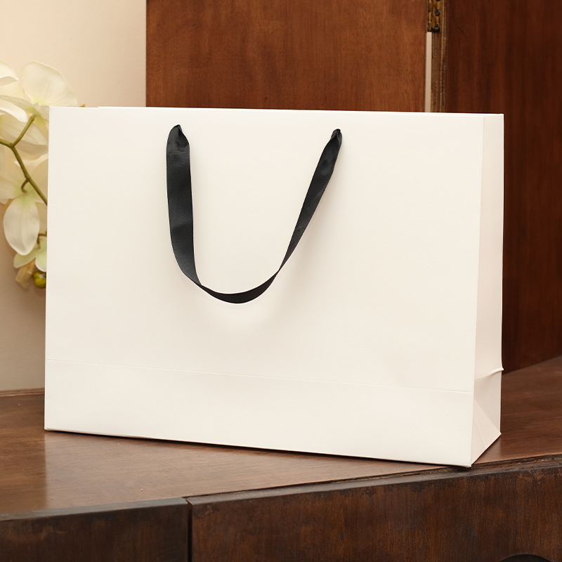 Thickened clothing store handbag wholesale high-grade special paper bag logo printing special spring and summer fashion simple bag