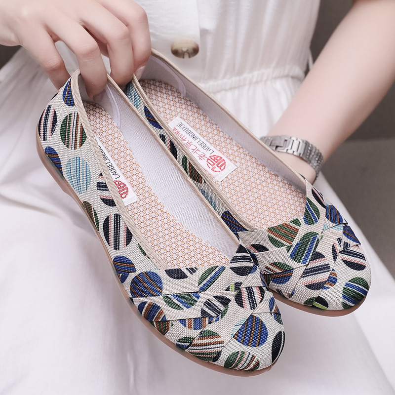 Picture of 25 Spring New Old Beijing Cloth Shoes, Non-Slip Tbottomon Soles, Comfortable Women's Shoes for Middle-Aged and Elderly Mothers, Casual Soft Soles