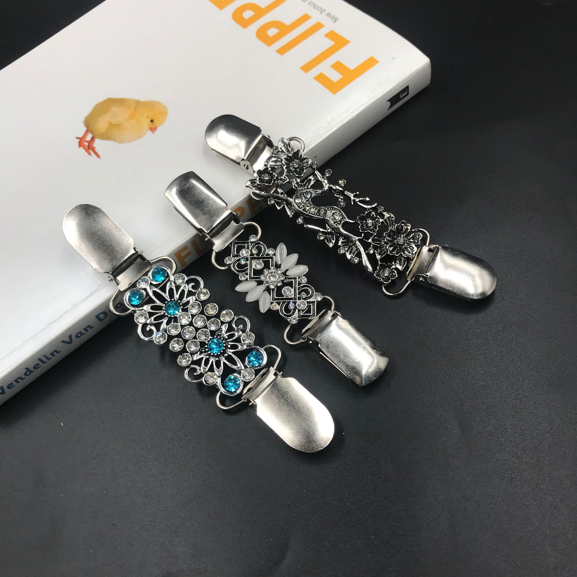 Picture of Amazon 3-piece sweater shawl clip vintage sika deer cardigan collar clip duckbill clip dress shirt brooch clip