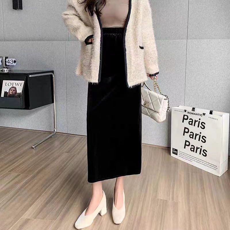 Picture of Velvet Skirt Side Open Back Split Skirt Women's Thickened Autumn and Winter 2024 New Mid-length High Waist Black Straight Skirt