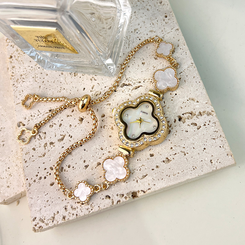 Clover bracelet women's watch women's thin strap rhinestone fritillary bracelet watch retractable adjustable women's quartz watch