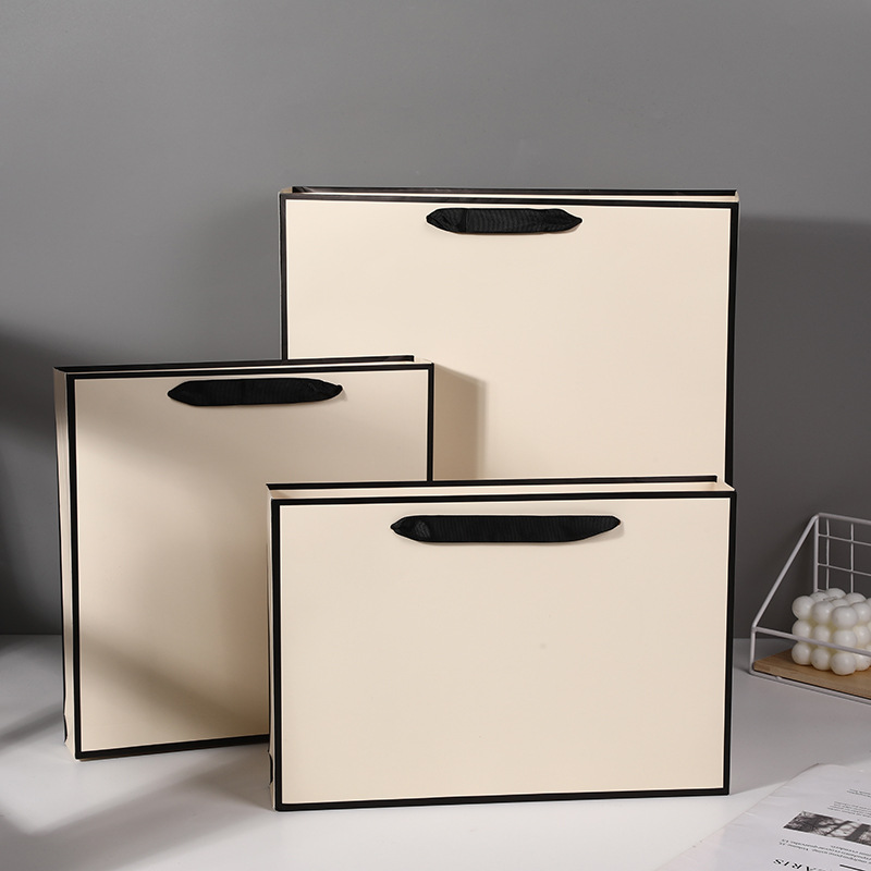 Spot beige white card simple portable gift bag shopping bag hand gift packaging bag clothing store general paper bag