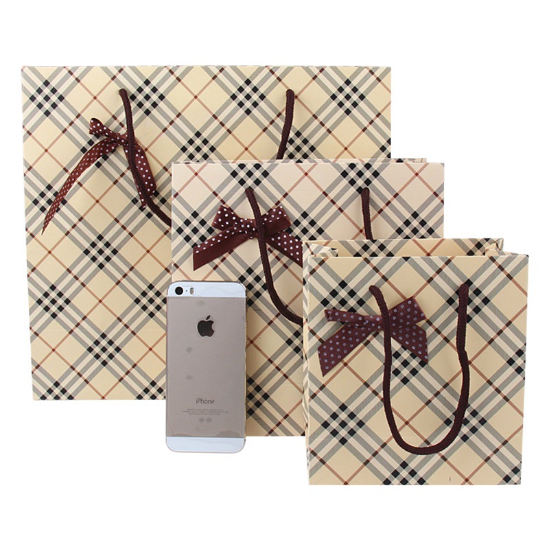 Source manufacturers in stock wholesale flesh color plaid handbag mask paper bag jewelry handbag department store gift bag