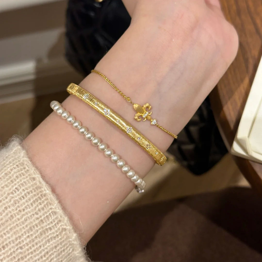 Picture of French Retro Kaleidoscope Four-leaf Clover Bracelet Ins Style High-quality Diamond-studded Four-leaf Clover Pendant High-quality suit