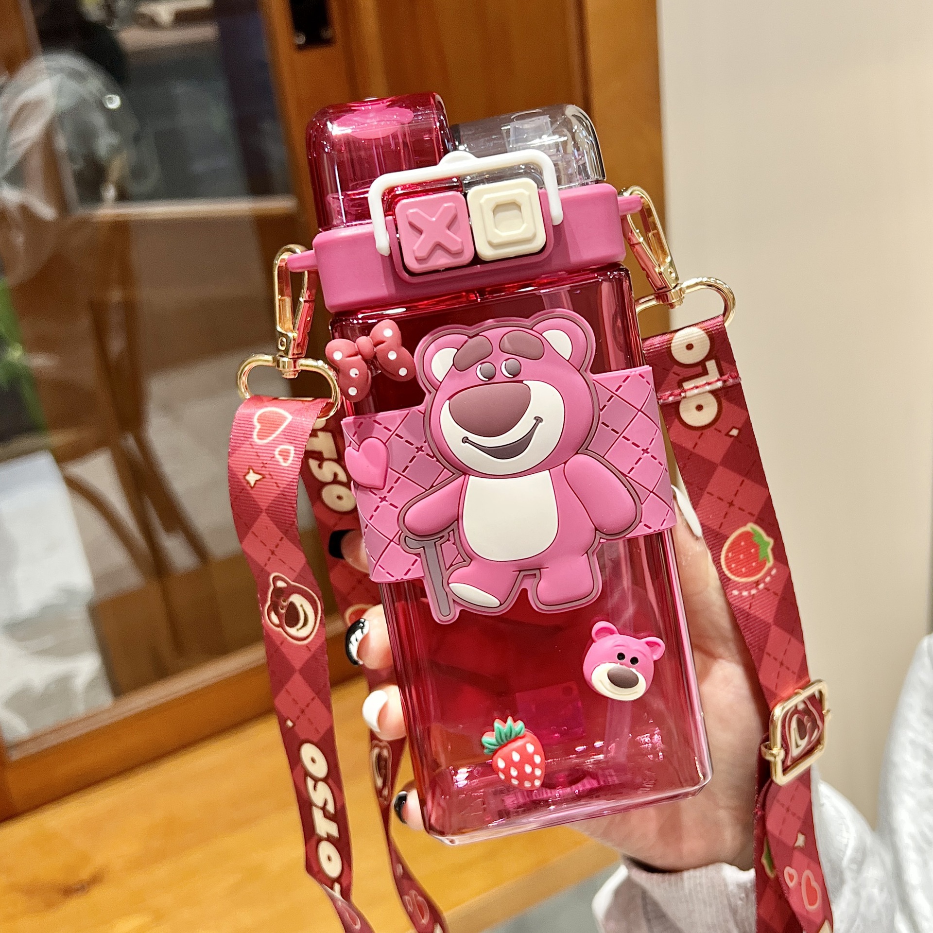 Children's water cup for school special tritan kettle portable drop-resistant high temperature resistant high-looking plastic strawberry bear Cup