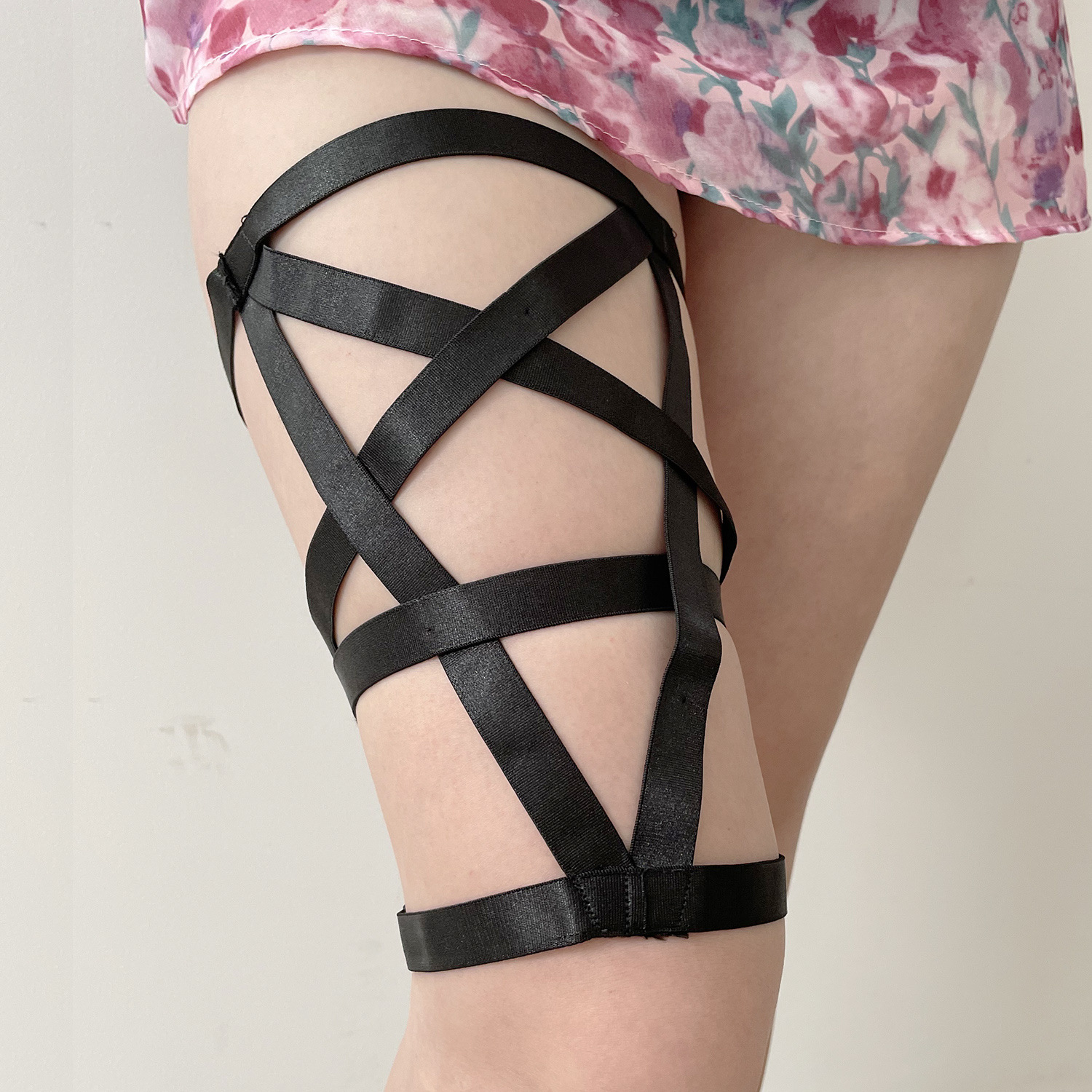 European and American Harajuku Sexy Strap Underwear Accessories Gothic Punk Style Five-pointed Star Thigh Ring Sexy Garter Leg Ring
