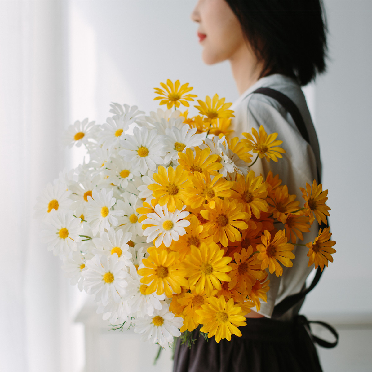 Picture of 5 heads Dutch Daisy small Daisy Persian artificial flower silk flower small wild chrysanthemum false flower Daisy decoration wedding wholesale