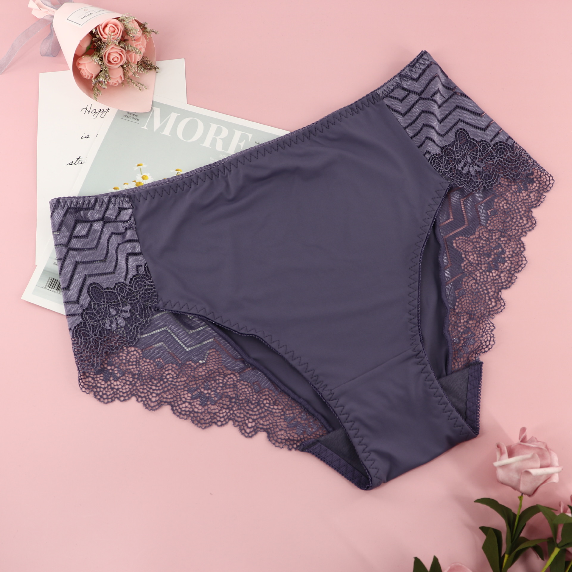 Women's plus-size mid-rise briefs, sexy lace, translucent, hip-lifting, comfortable, breathable, all-season, seamless briefs