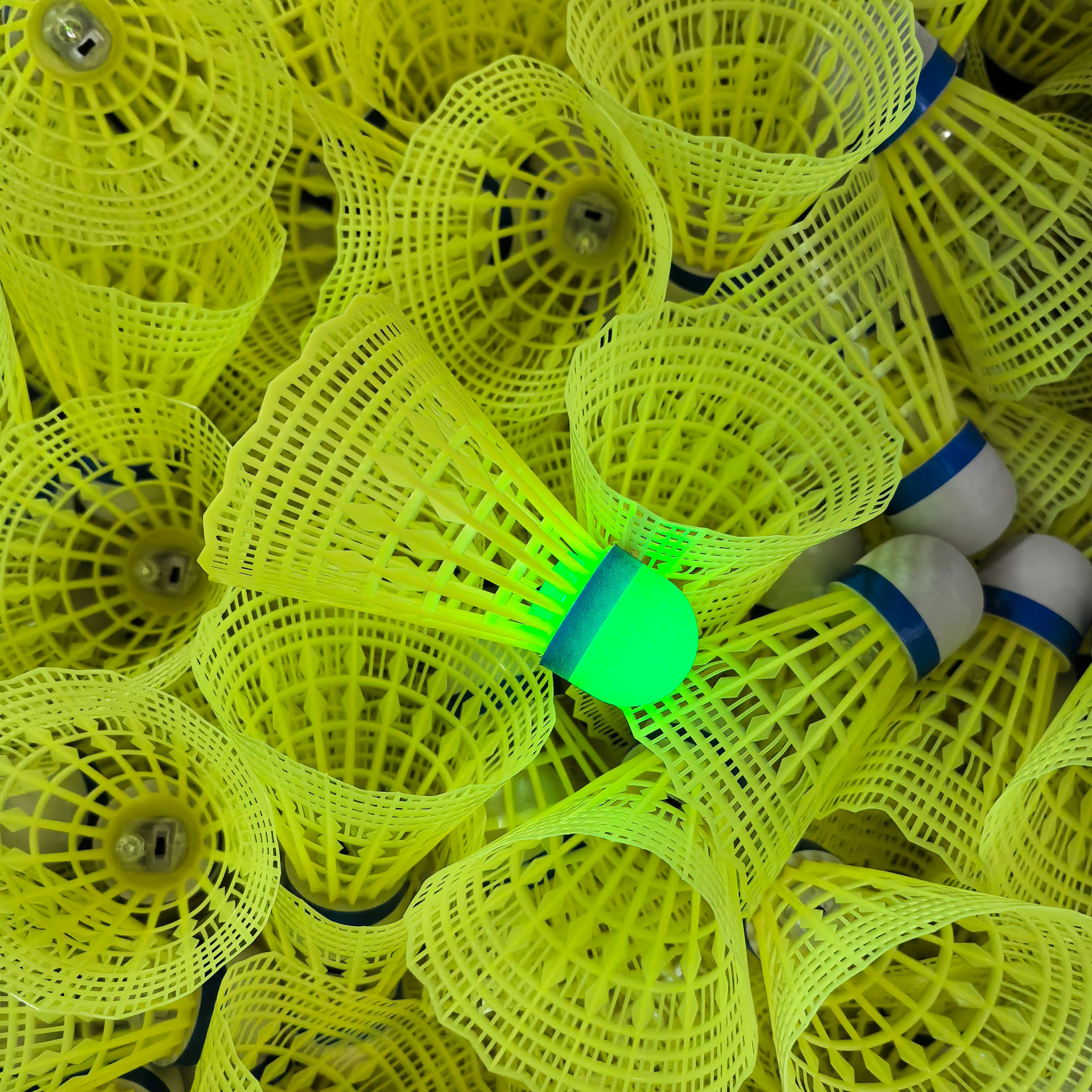 Picture of Luminous Badminton Bulk 4 Barreled Nylon Luminous Badminton Ball Not Bad Plastic Nylon Ball with Lamp