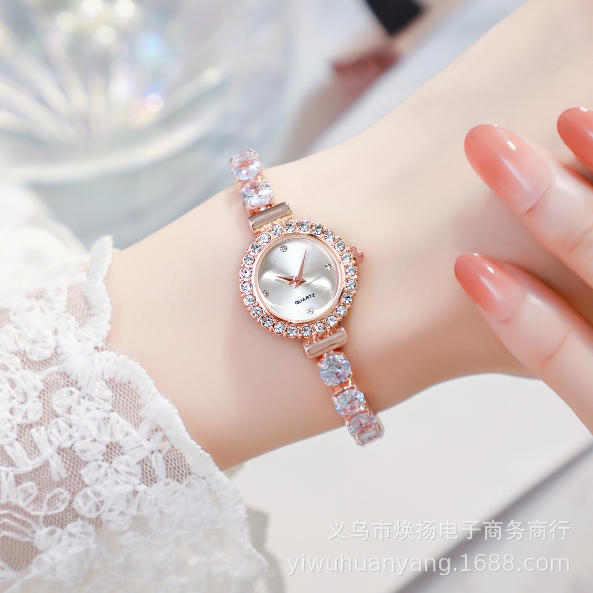 Picture of New Fashionable Large Diamond Bracelet Watch, Elegant and Elegant Women's Watch, Round Small Dial Quartz Watch, High-End Women's Watch
