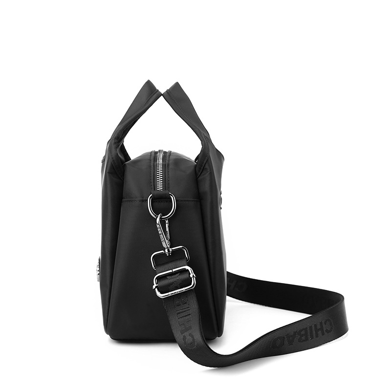 Picture of Casual shopping handbag large capacity commuter messenger bag new simple canvas bag trendy women's shoulder bag