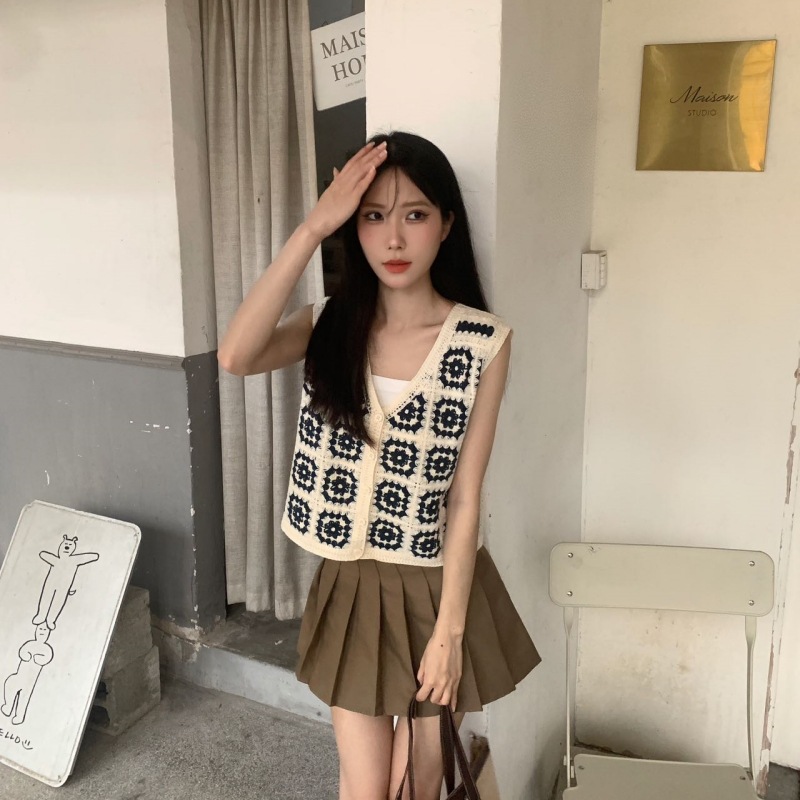 Vintage Crochet Hollow V-neck Vest Women's Spring 2023 New Korean Embroidered Single-breasted Sleeveless Vest Trendy