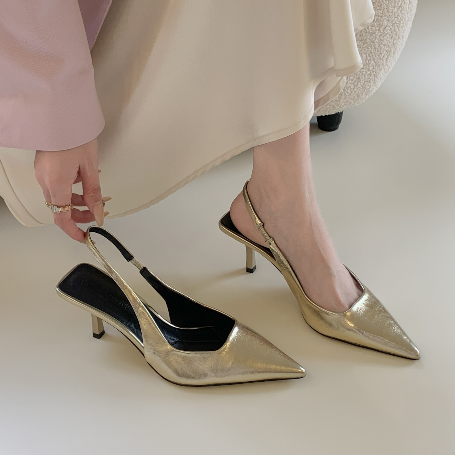 The chaebol is rich! High-Grade pointed toe high heel sandals women's hollow half closed toe single-layer shoes