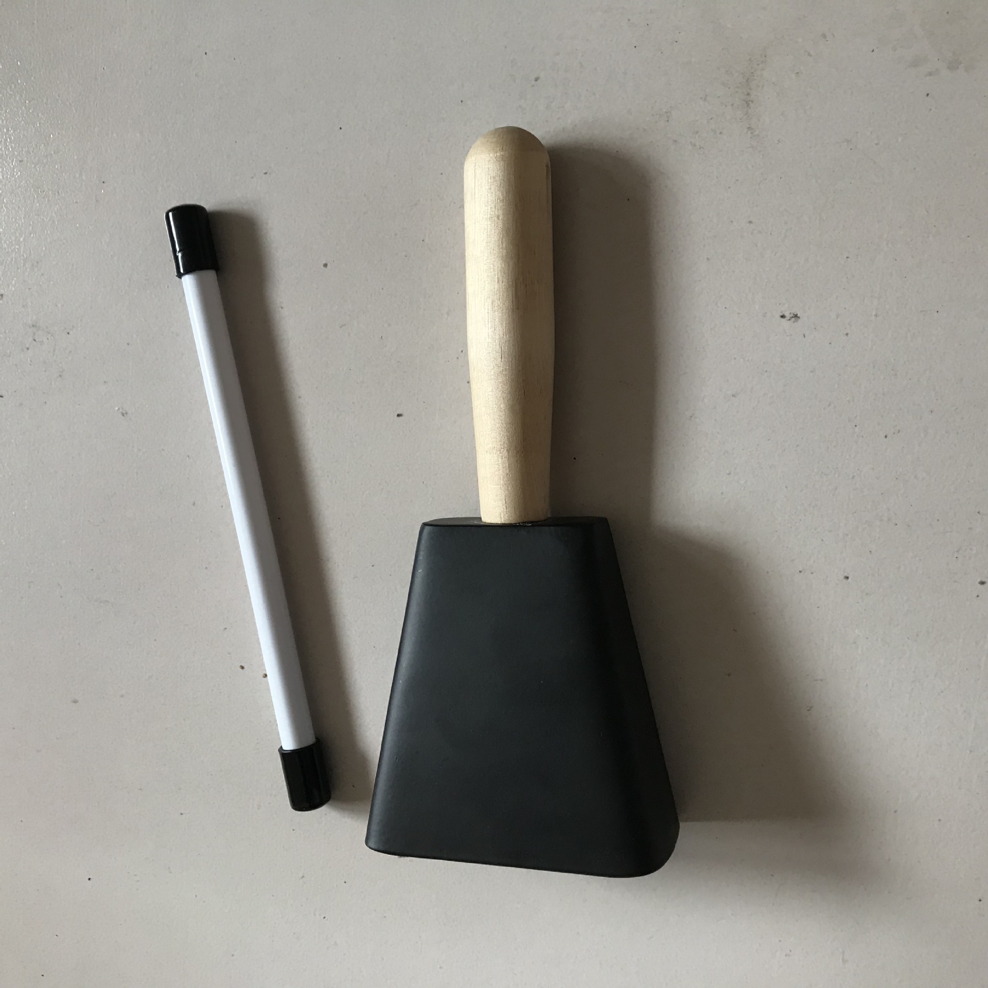 Hot-Selling Cowbell Metal Percussion Instrument with Handle for Early Education Enlightenment Kindergarten Ranch Sports Event Party Music