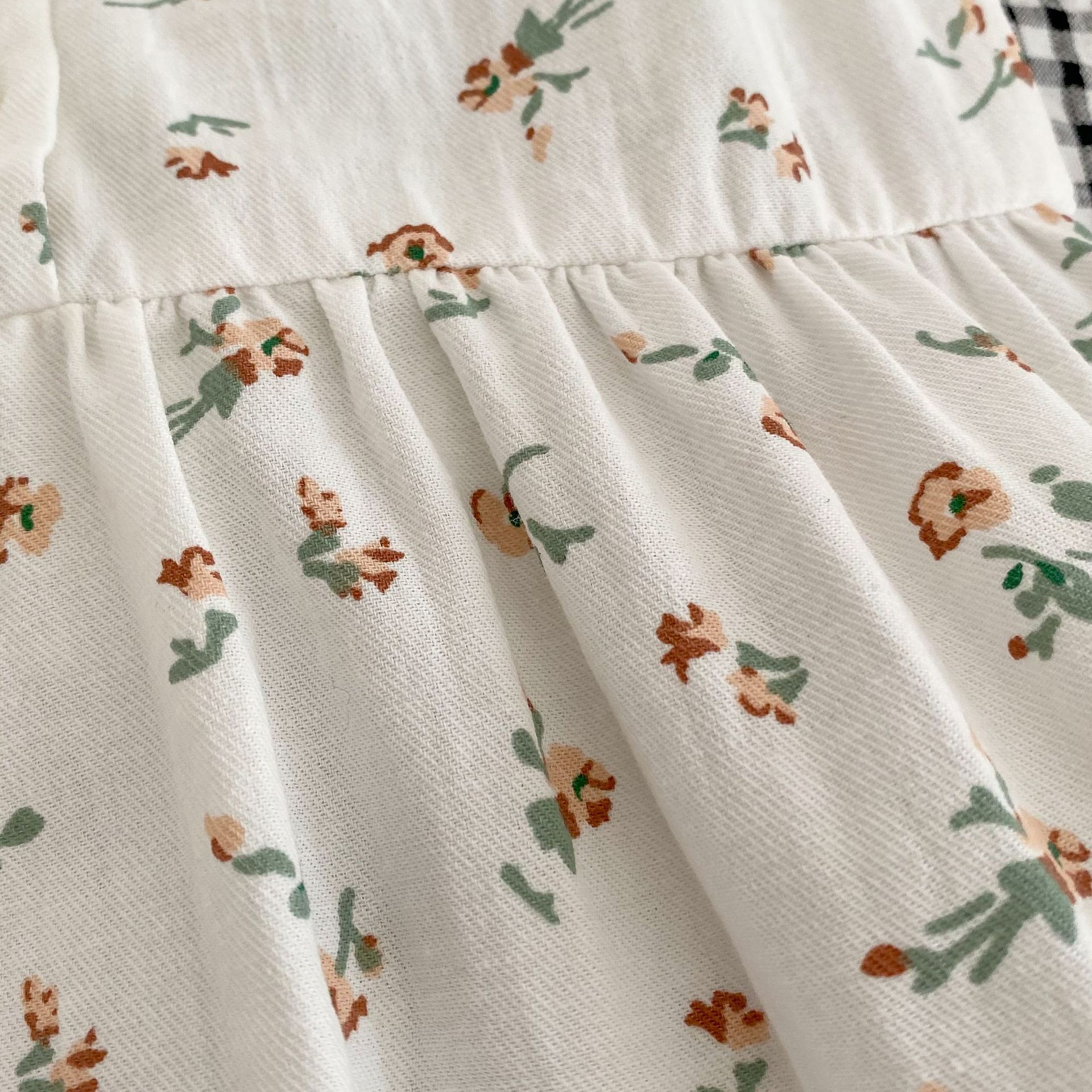 Picture of Ins Summer Baby Girl Fashionable Plaid Floral Sleeveless Harem Bag Fart Clothing Round Neck Baby Jumpsuit Crawling Clothing