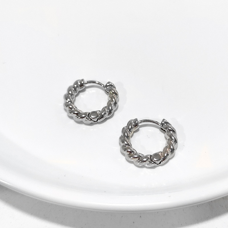 Picture of European and American Design Retro Twist Twist Earrings Female Internet Celebrity Fashion Simple Small Earrings Ear Buckles Exquisite