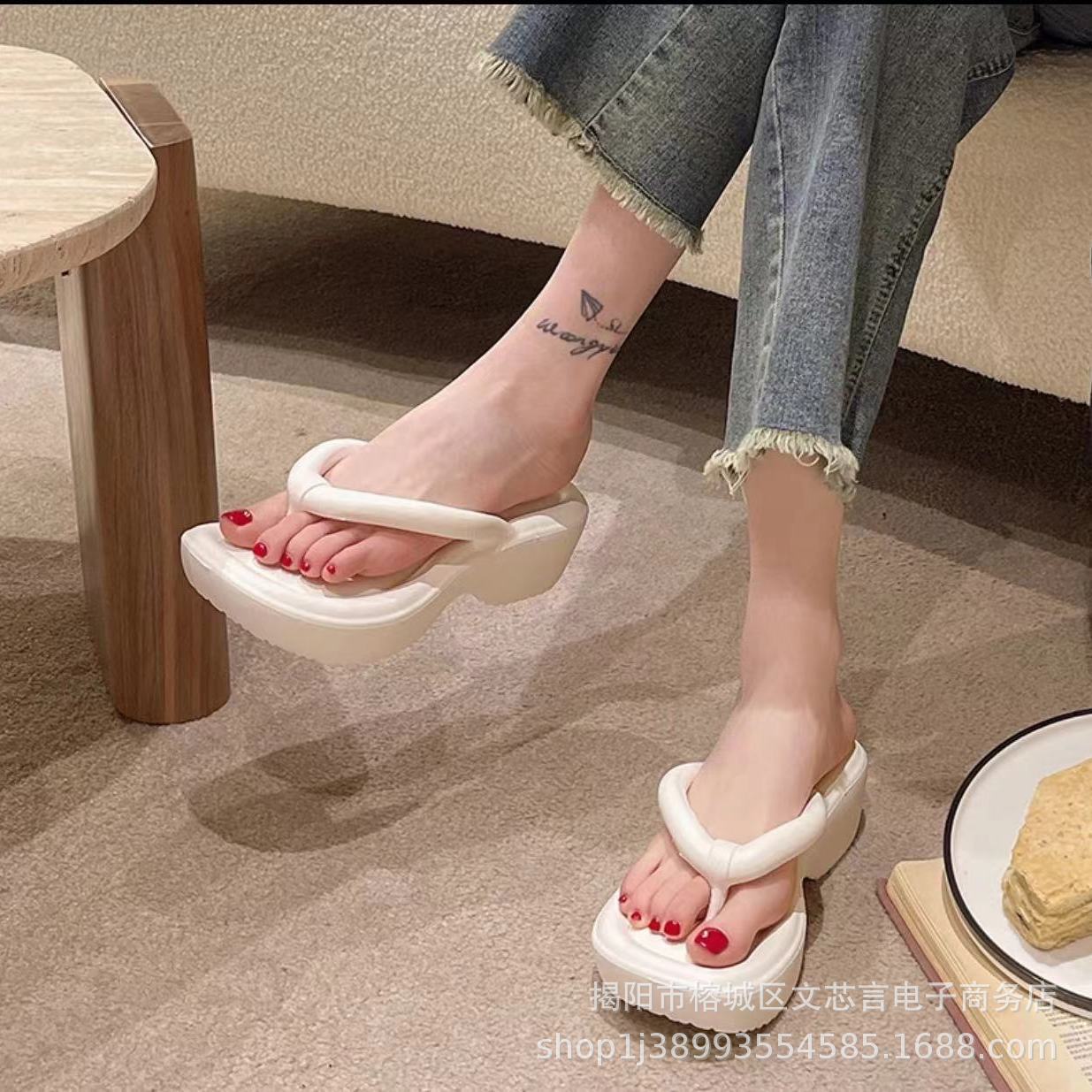 Picture of Thick bottom flip-flops ladies wedge heels flip-flops eva slippers summer outdoor wear heightening sandals summer sandals wholesale