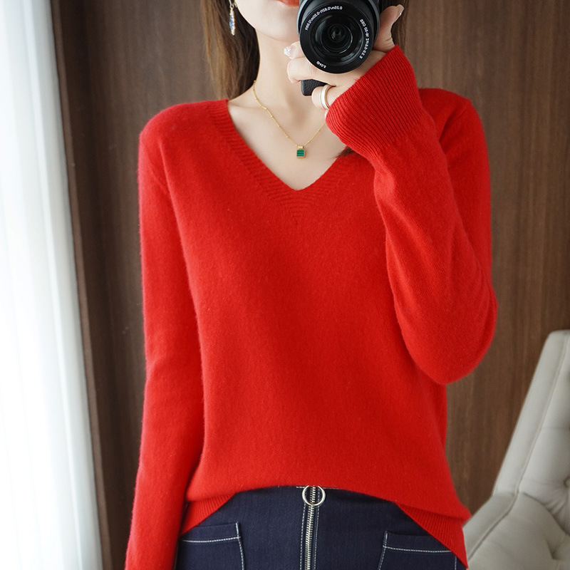 Picture of 2025 Spring New Pure Color V Neck Knitted Bottoming Shirt Pullover Slimming Look Sweater Thin Style Western Style Inner Wear