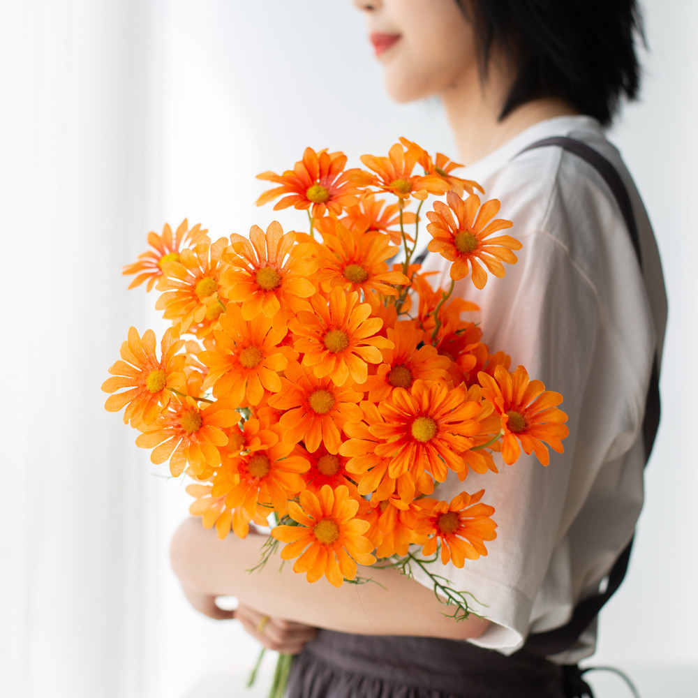 Picture of 5 heads Dutch Daisy small Daisy Persian artificial flower silk flower small wild chrysanthemum false flower Daisy decoration wedding wholesale