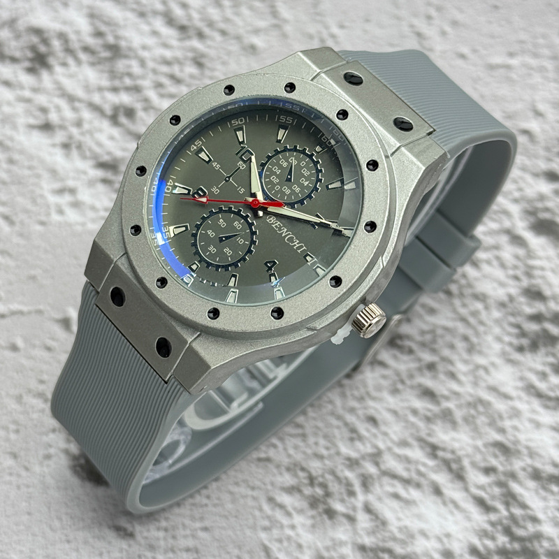 Picture of Cross-border foreign trade new fashion men's watch blue silicone strap casual sports quartz watch men wholesale