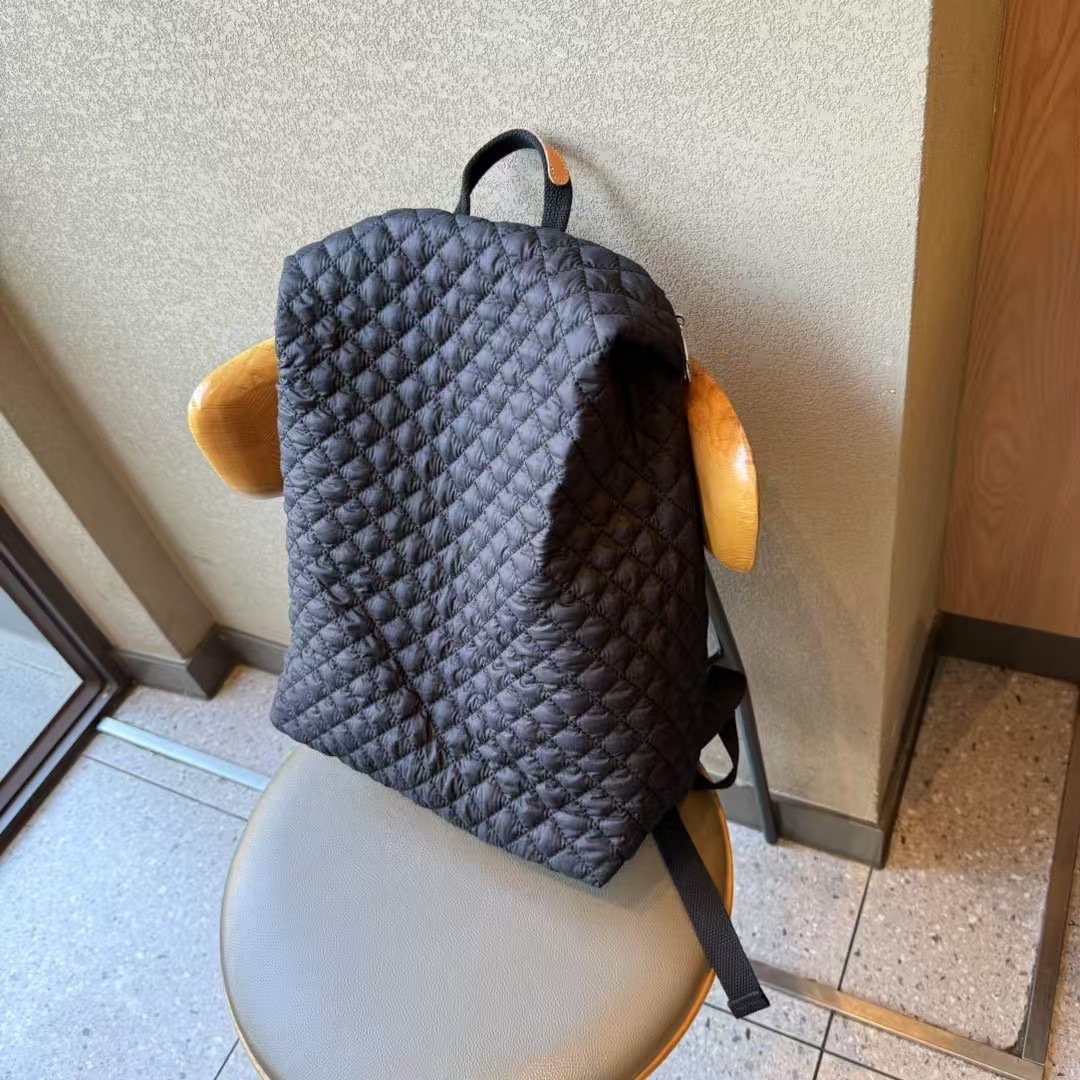 Picture of Large Capacity Lightweight Airy Backpack Women's 2025 Spring and Summer New Arrival Trendy Backpack Men's Casual Computer Schoolbag