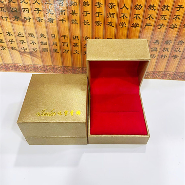Picture of Supply of Live Jewelry Boxes, Leather-Filled Paper Diagonal Plaid Storage Boxes, Bracelet Boxes, Jewelry Pendant Boxes, Hanging Beads