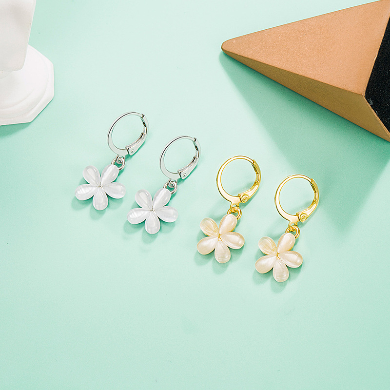 Summer Cat's Eye Stone petal eardrop temperament unique high sense earrings 2022 new fashion earrings women's retro