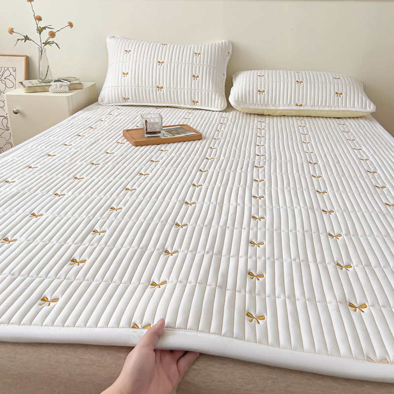 Class a Embroidered Soy Fiber Mattress Soft Cushion Home Bedroom Mattress Bottom Winter Foldableable Mattress Quilt 1
