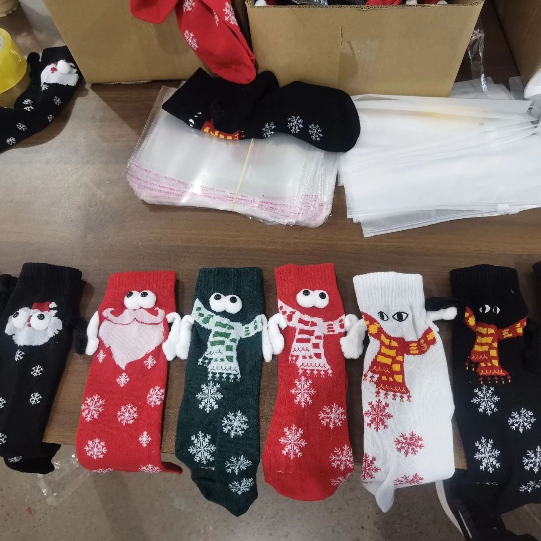 Christmas socks Amazon cross-border red Christmas socks scarf socks decorative magnetic big eyes hand socks Halloween