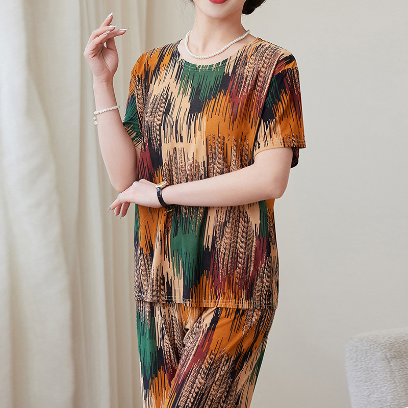 Picture of Explosions Grandma Ice Silk Thin Short-sleeved Capri Pants Two-piece Set Middle-aged and Elderly Mothers Summer Slimming Belly Covering suit