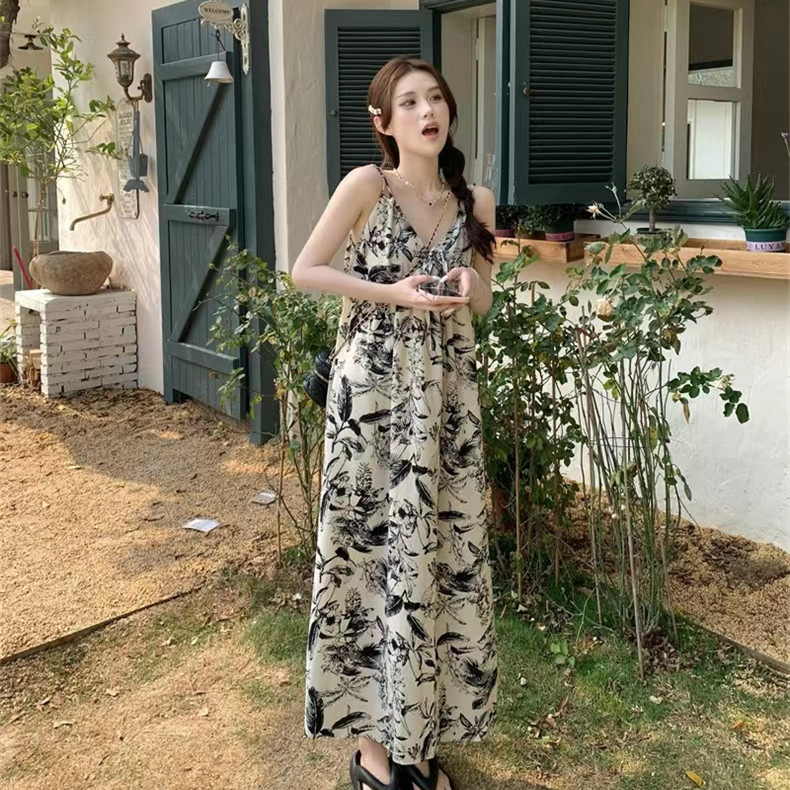 Seaside Vacation Floral Suspender Dress for Women Summer 2025 New Niche Design Tea Break French Long Dress